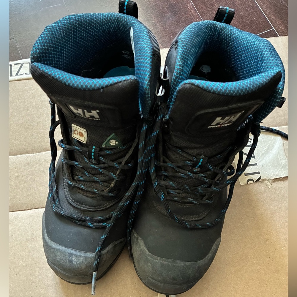 Helly Hansen safety boots for women